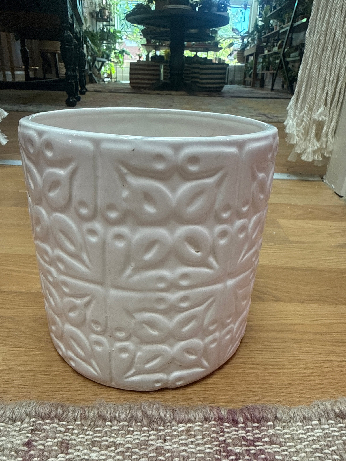White pot 6”